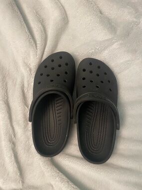 CROCS Classic Clog in Black